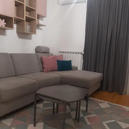 Place For Bulevar شقة